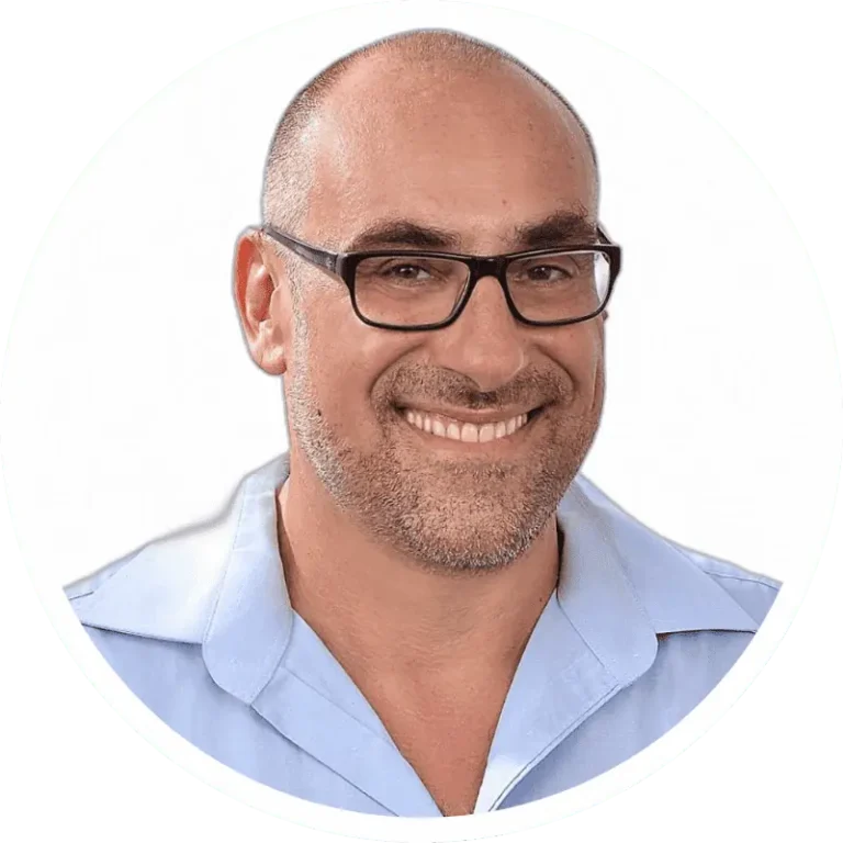 Ο Κύρος Ασφής, Ειδικός στο Hotel Digital Marketing με 25+ χρόνια εμπειρίας.